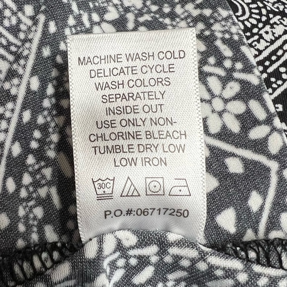 Woman Within Black & White 3/4 Sleeve Pullover Top Size 26/28 - Picture 6 of 7